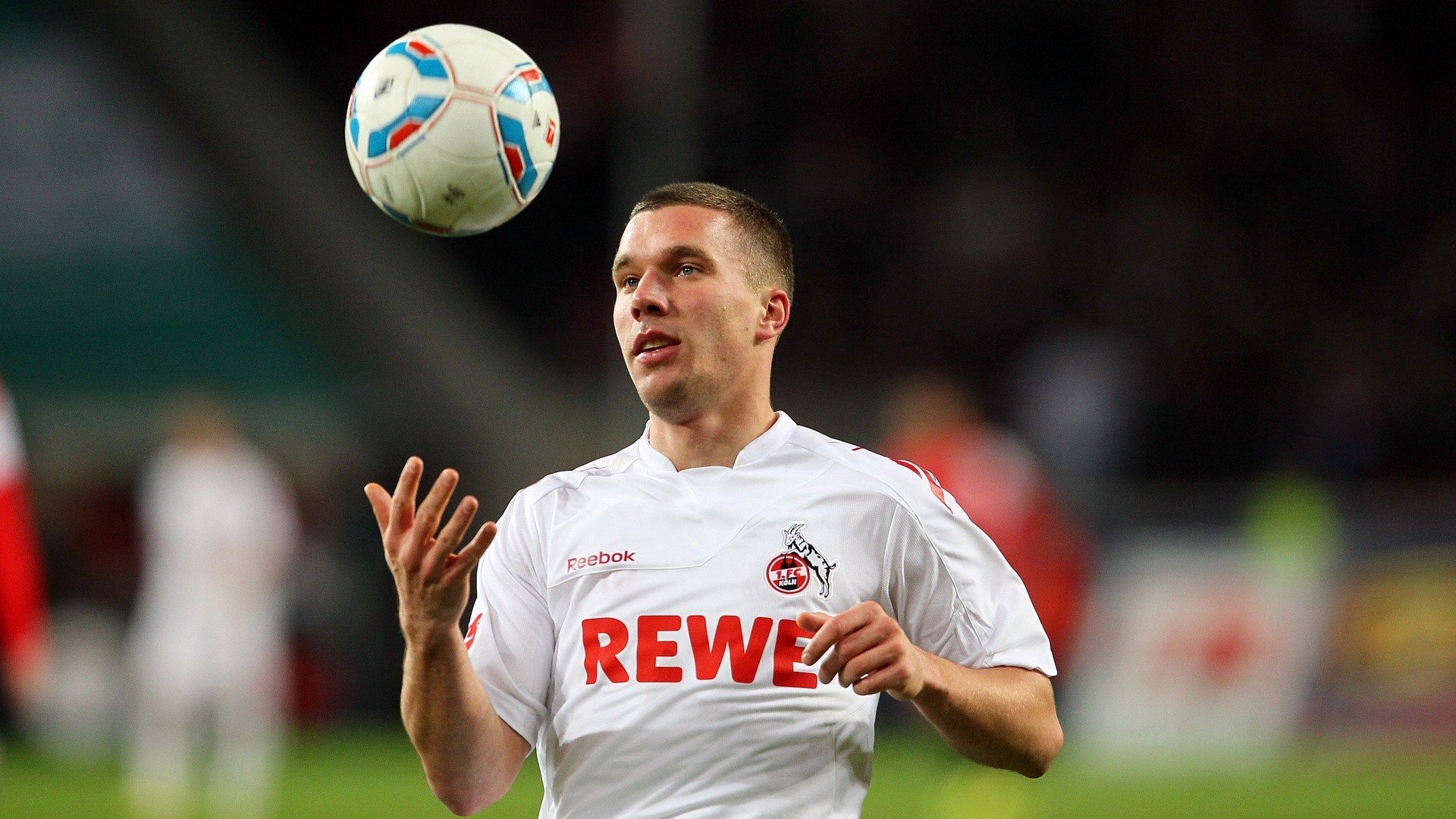 英超裁判使用新技术，提升判罚效率，英超裁判年龄限制